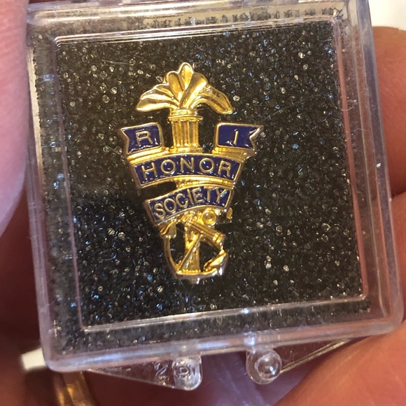 RI HONOR SOCIETY and President’s award for educational excellence pin tack back - Picture 11 of 12